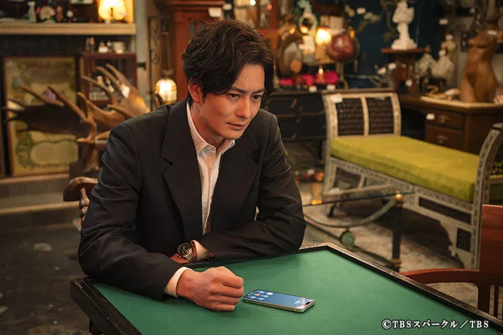 『田鎖ブラザーズ』に出演する岡田将生さんが写る場面写真