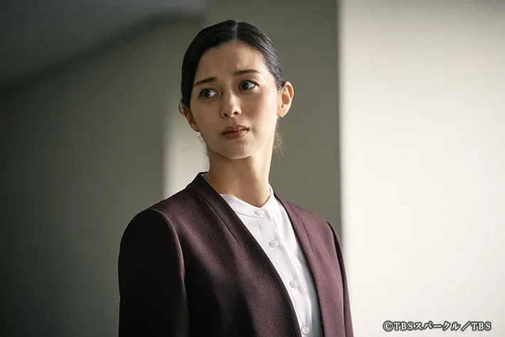 『田鎖ブラザーズ』に出演する中条あやみさんが写る場面写真