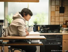 『田鎖ブラザーズ』に出演する染谷将太さんが写る場面写真