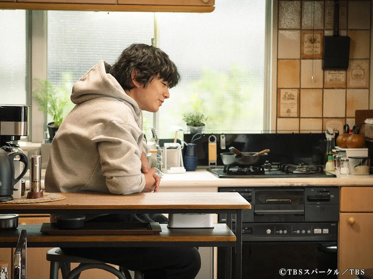 『田鎖ブラザーズ』に出演する染谷将太さんが写る場面写真