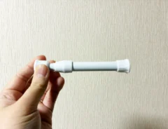 つっぱり棒の活用写真（撮影：grapeライフハック編集部）