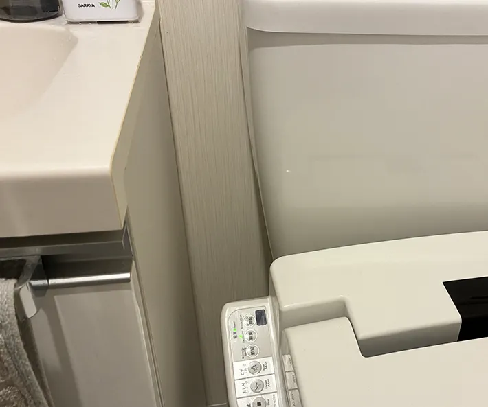 トイレと洗面台の間のデッドスペース（撮影：grapeライフハック編集部）