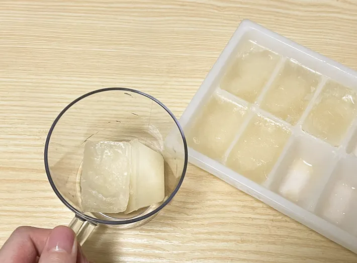 『ポッカレモン100』で作った氷の写真（撮影：grapeフード編集部）