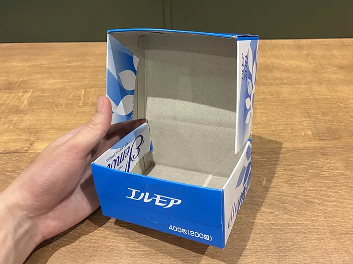 ティッシュの空き箱を活用した蓋つき収納ケース（撮影：grapeライフハック編集部）