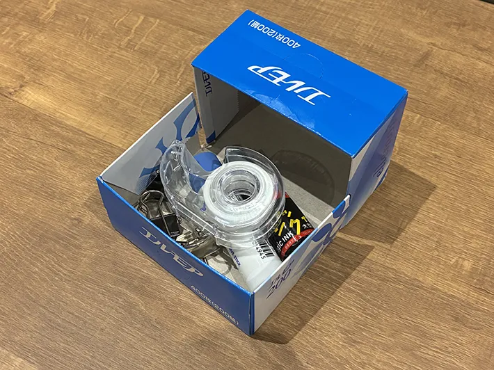 文房具を入れたティッシュの空き箱ケース（撮影：grapeライフハック編集部）