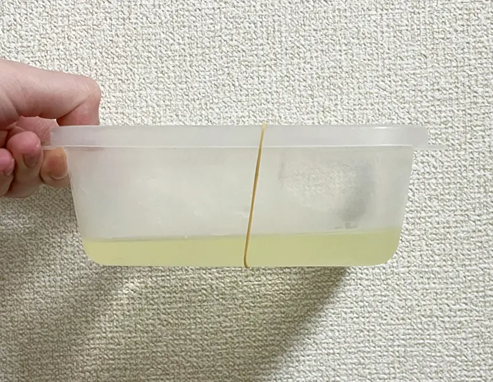 ヨーグルトから抜け出た水分の写真（撮影：grapeフード編集部）