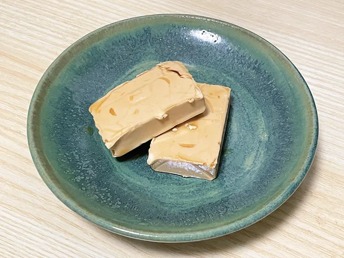『味ぽん』に漬けたプロセスチーズの写真（撮影：grapeフード編集部）