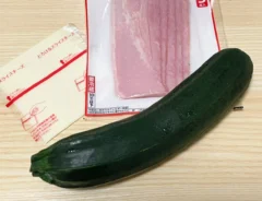 ズッキーニ、ベーコン、スライスチーズ（撮影：grapeフード編集部）