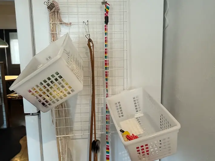 ダイソー猫のおもちゃ収納（撮影：grapeライフハック編集部）