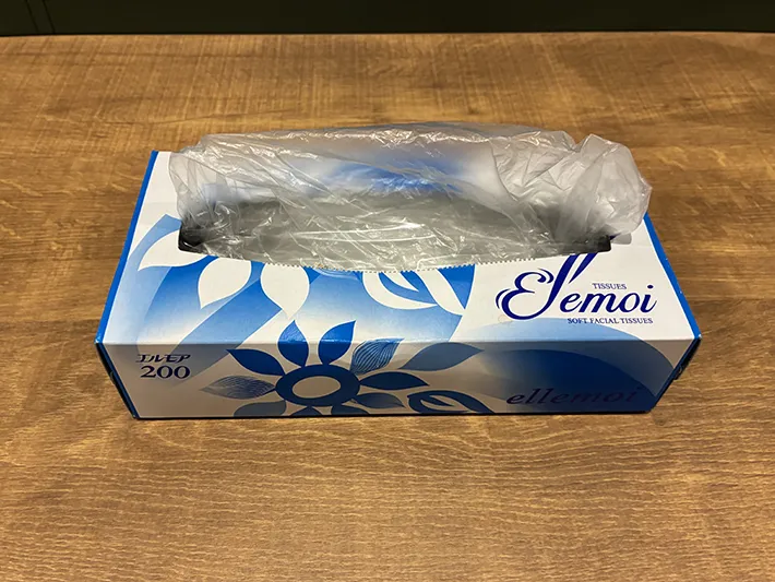 ポリ袋を詰めたティッシュケース（撮影：grapeライフハック編集部）
