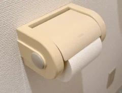 トイレットペーパーホルダーの写真（撮影：grapeライフハック編集部）