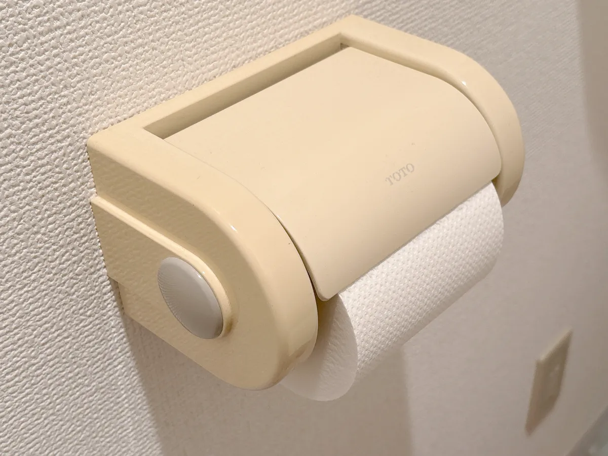 トイレットペーパーホルダーの写真(撮影:grapeライフハック編集部)