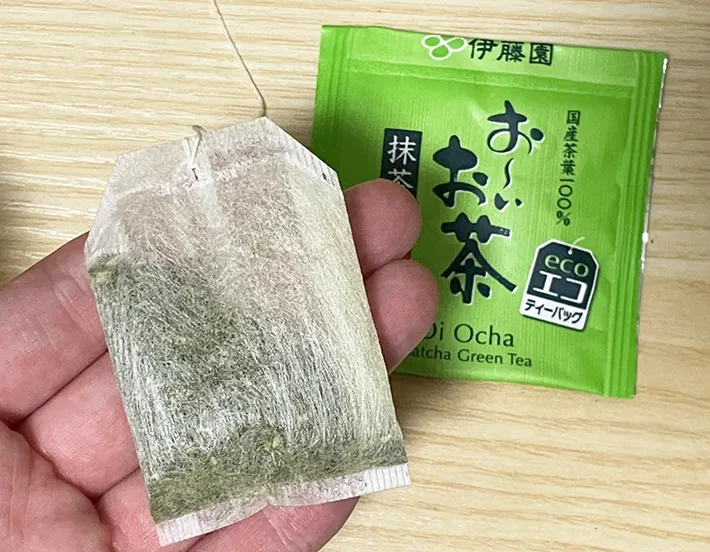 緑茶のティーバッグの写真（撮影：grapeフード編集部）