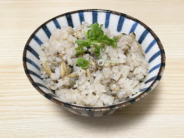 完成したアサリの混ぜご飯の写真（撮影：grapeフード編集部）