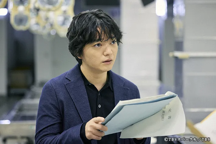 『田鎖ブラザーズ』に出演する染谷将太さんが写る場面写真