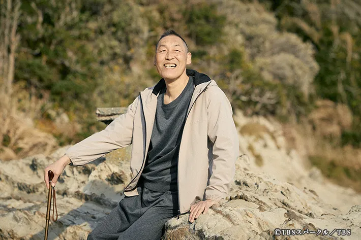 『田鎖ブラザーズ』に出演する長江英和さんが写る場面写真