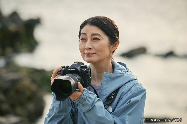 『田鎖ブラザーズ』に出演する仙道敦子さんが写る場面写真