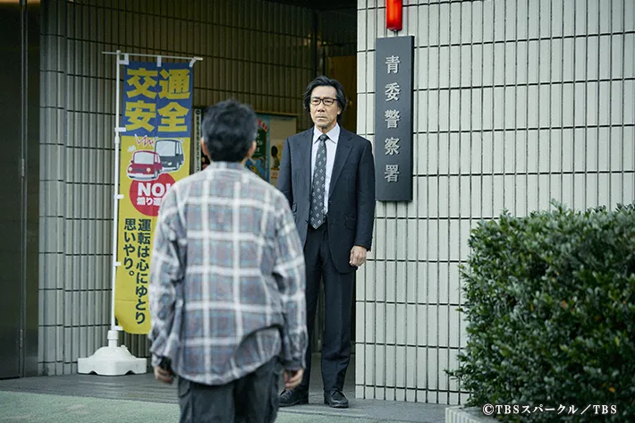 『田鎖ブラザーズ』に出演する岸谷五朗さんが写る場面写真