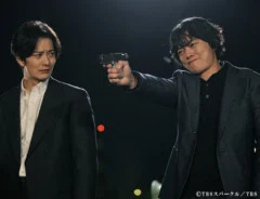 『田鎖ブラザーズ』に出演する岡田将生さんと染谷将太さんが写る場面写真