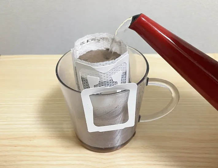 コーヒーを抽出する写真（撮影：grapeフード編集部）