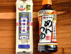 めんつゆとそうめんの写真（撮影：小泉明代）