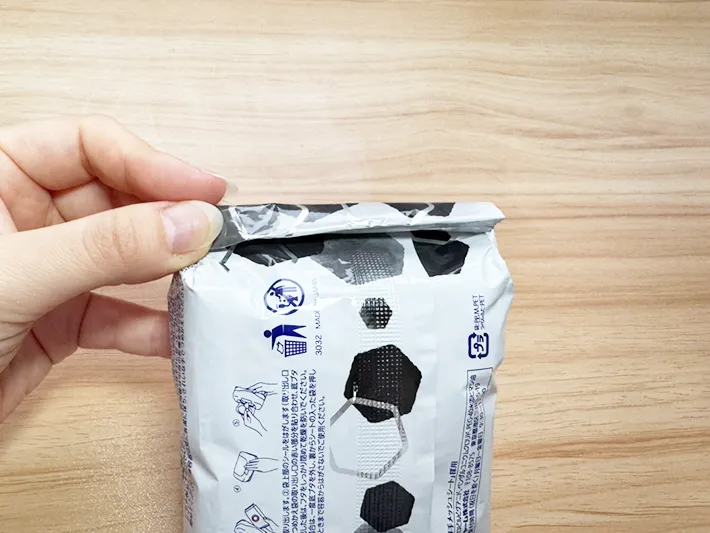 端を折る（撮影：grapeライフハック編集部）