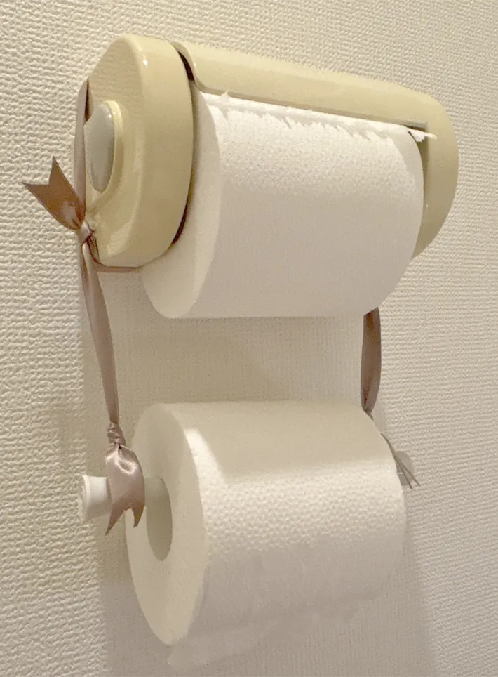2連になったトイレットペーパーホルダーの写真（撮影：grapeライフハック編集部）