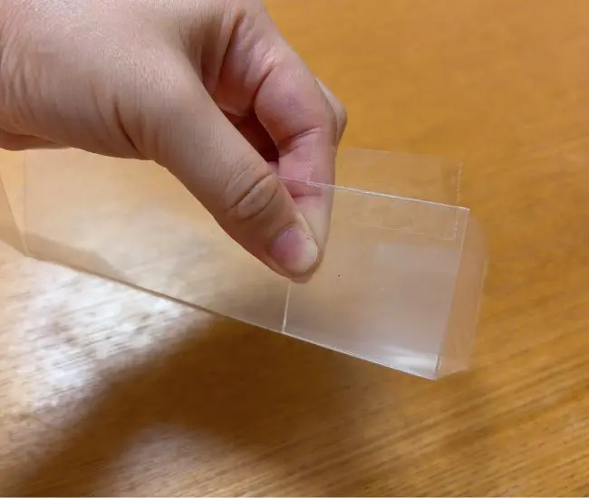 テープで固定している様子（撮影：grapeライフハック編集部）