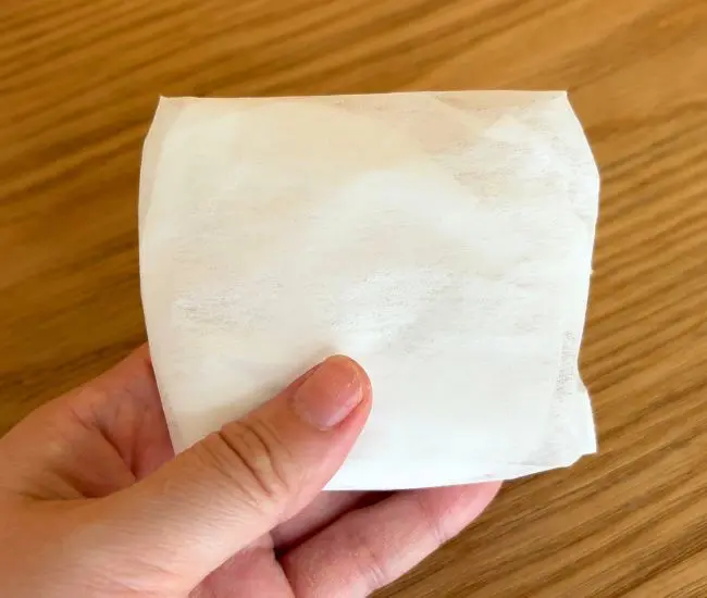 お茶パックを二重にした様子（撮影：grapeライフハック編集部）