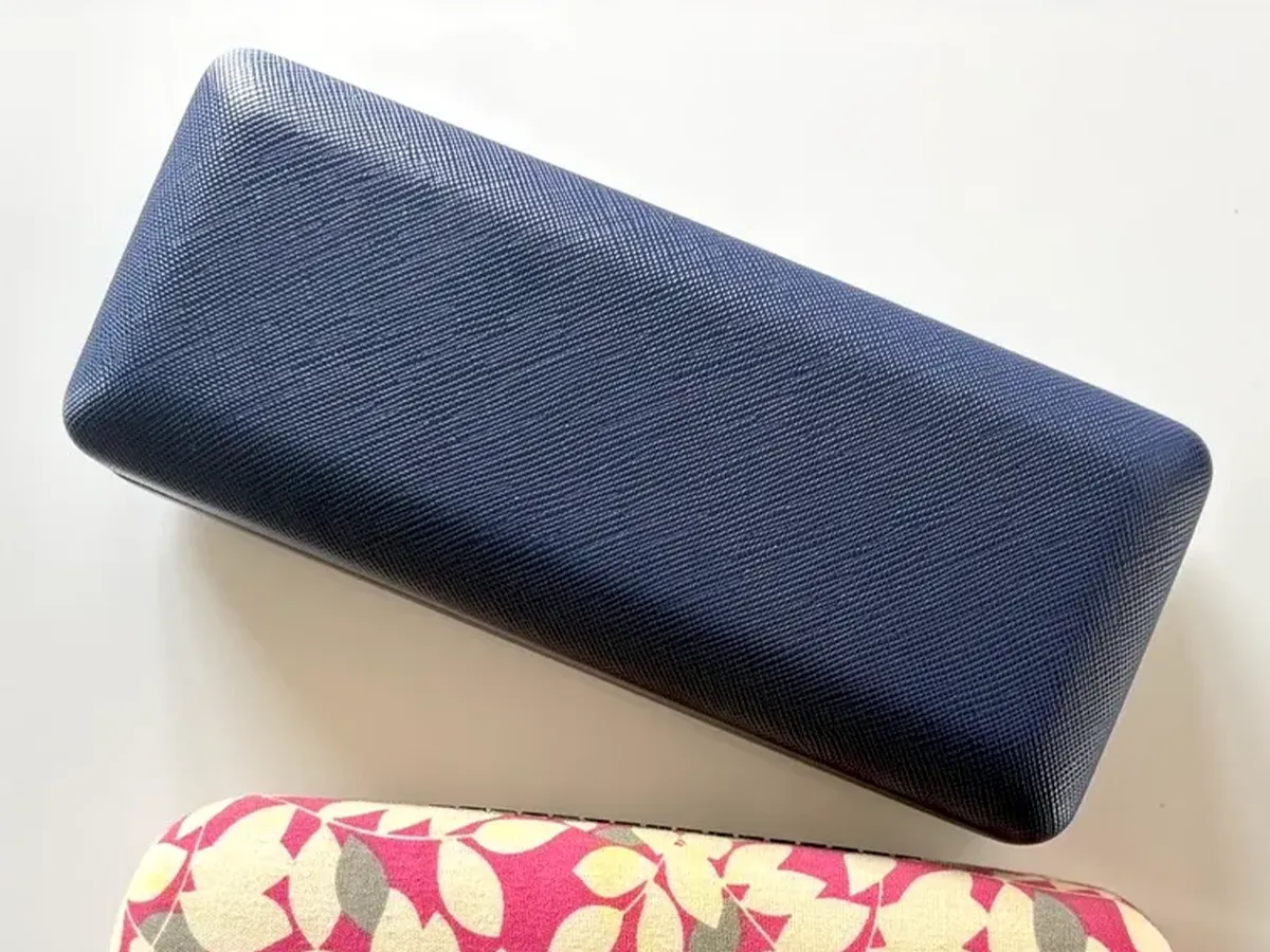 メガネケースの画像（撮影：エニママ）
