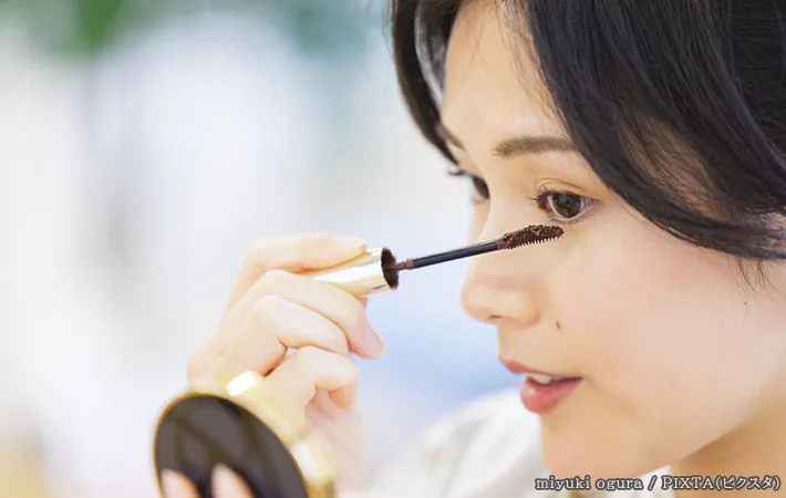 マスカラと女性の写真