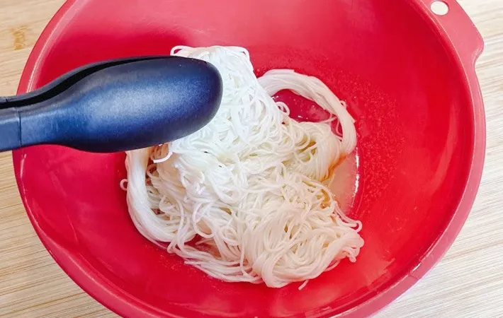 『そうめんお菓子』を作る写真（撮影：キジカク）