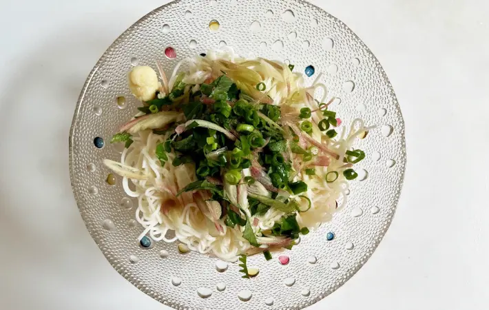 そうめんにショウガチューブを追加した画像（撮影：エニママ）