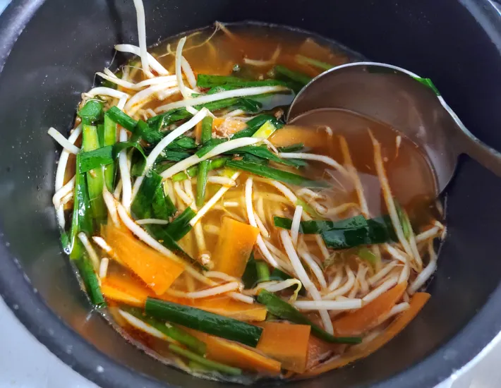 野菜を投入した画像（撮影：エニママ）