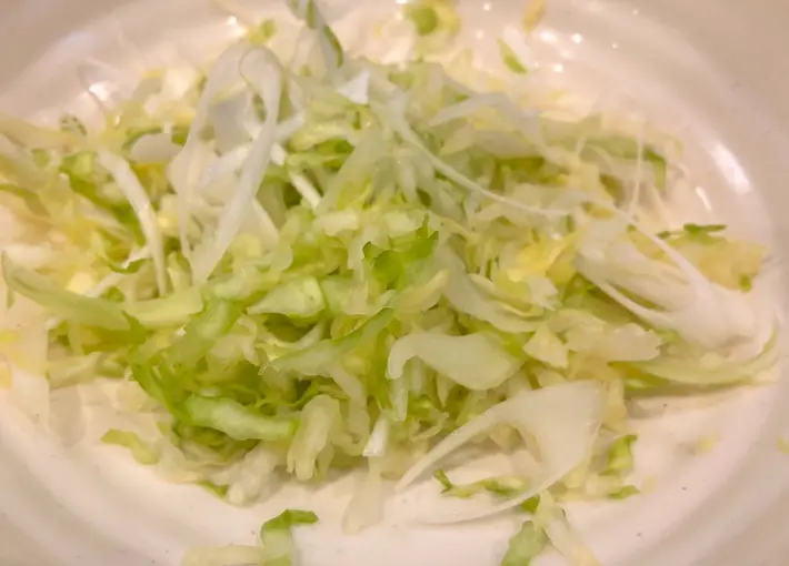 調理中の画像、野菜カット（撮影：エニママ）