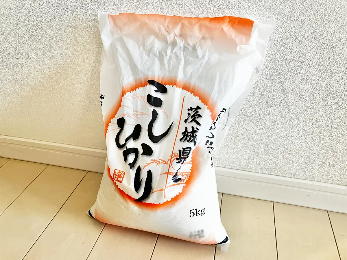 袋に入ったコメの写真