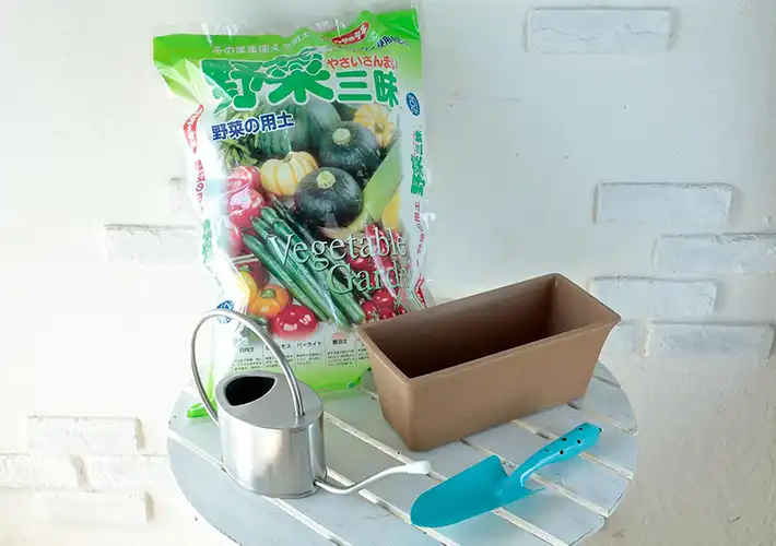 家庭菜園の道具の写真