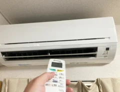 起動中のエアコンの写真