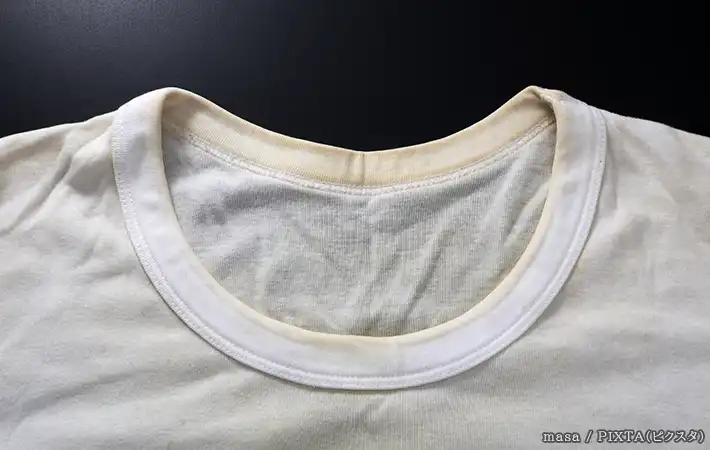 汚れた白い服の写真