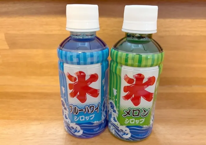 かき氷シロップ「メロン」「ブルーハワイ」の画像（撮影：エニママ）