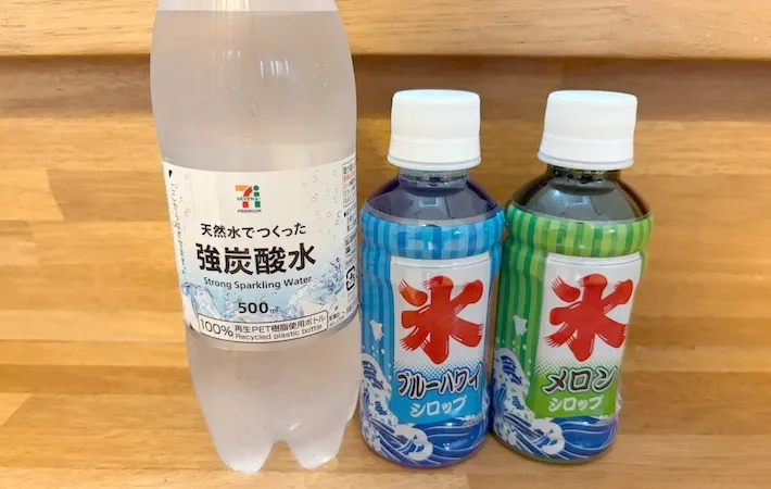 炭酸水、かき氷シロップ「メロン」「ブルーハワイ」の画像（撮影：エニママ）