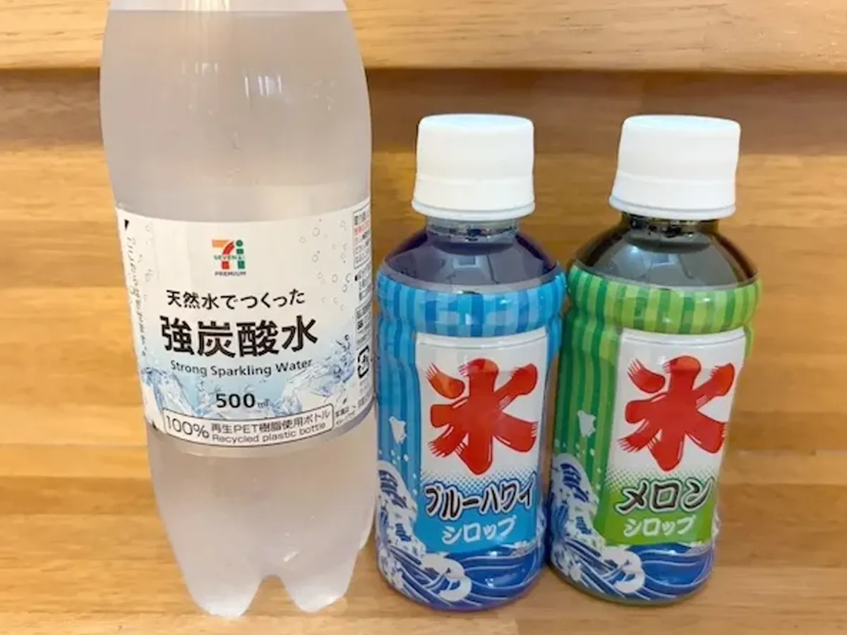 炭酸水、かき氷シロップ「メロン」「ブルーハワイ」の画像(撮影:エニママ)