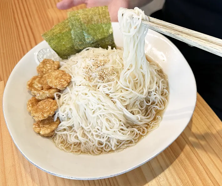 そうめんを食べる写真（撮影：grapeフード編集部）