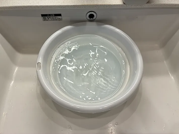 水をためたバケツ（撮影：grapeライフハック編集部）