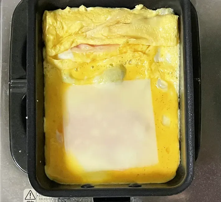 玉子焼きを作る写真（撮影：grapeフード編集部）