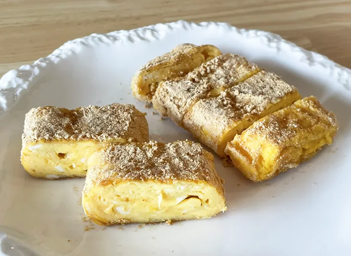 きな粉をまぶした玉子焼きの写真（撮影：grapeフード編集部）
