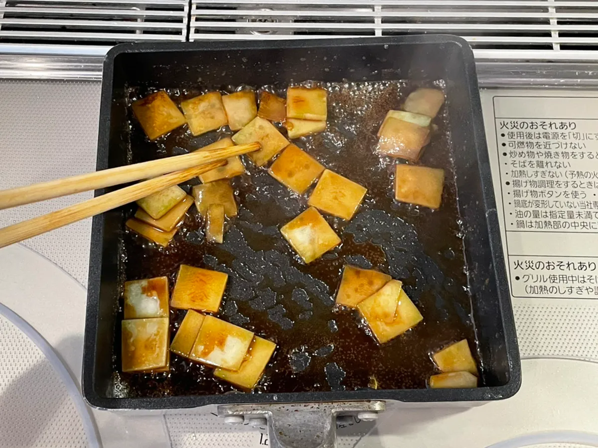 ブロッコリーの茎を炒める写真(撮影:grapeフード編集部)