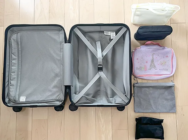 スーツケースに荷造りする写真（撮影：Classy Life）