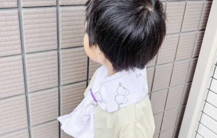 首に巻いてみた画像（撮影：キジカク）
