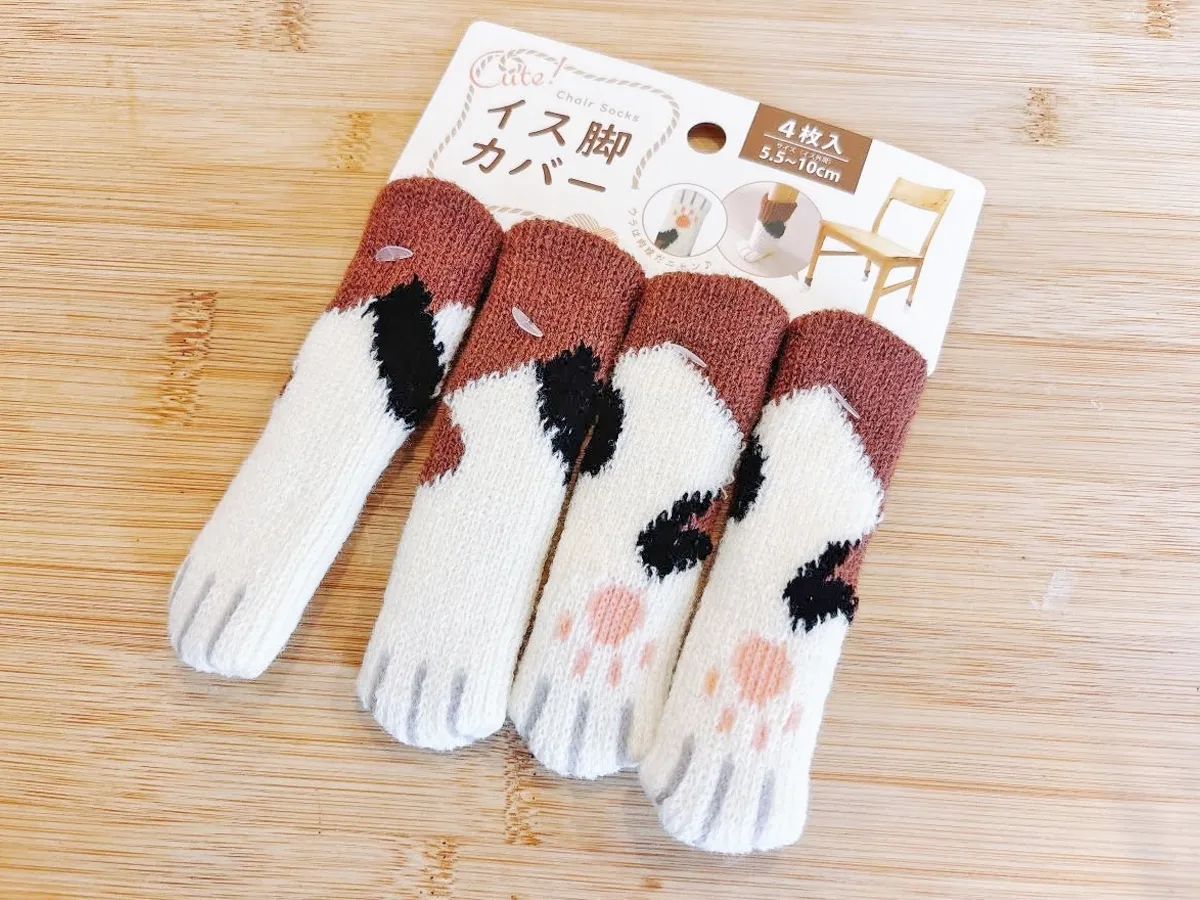 『猫足柄のイス脚カバー』の写真(撮影:キジカク)